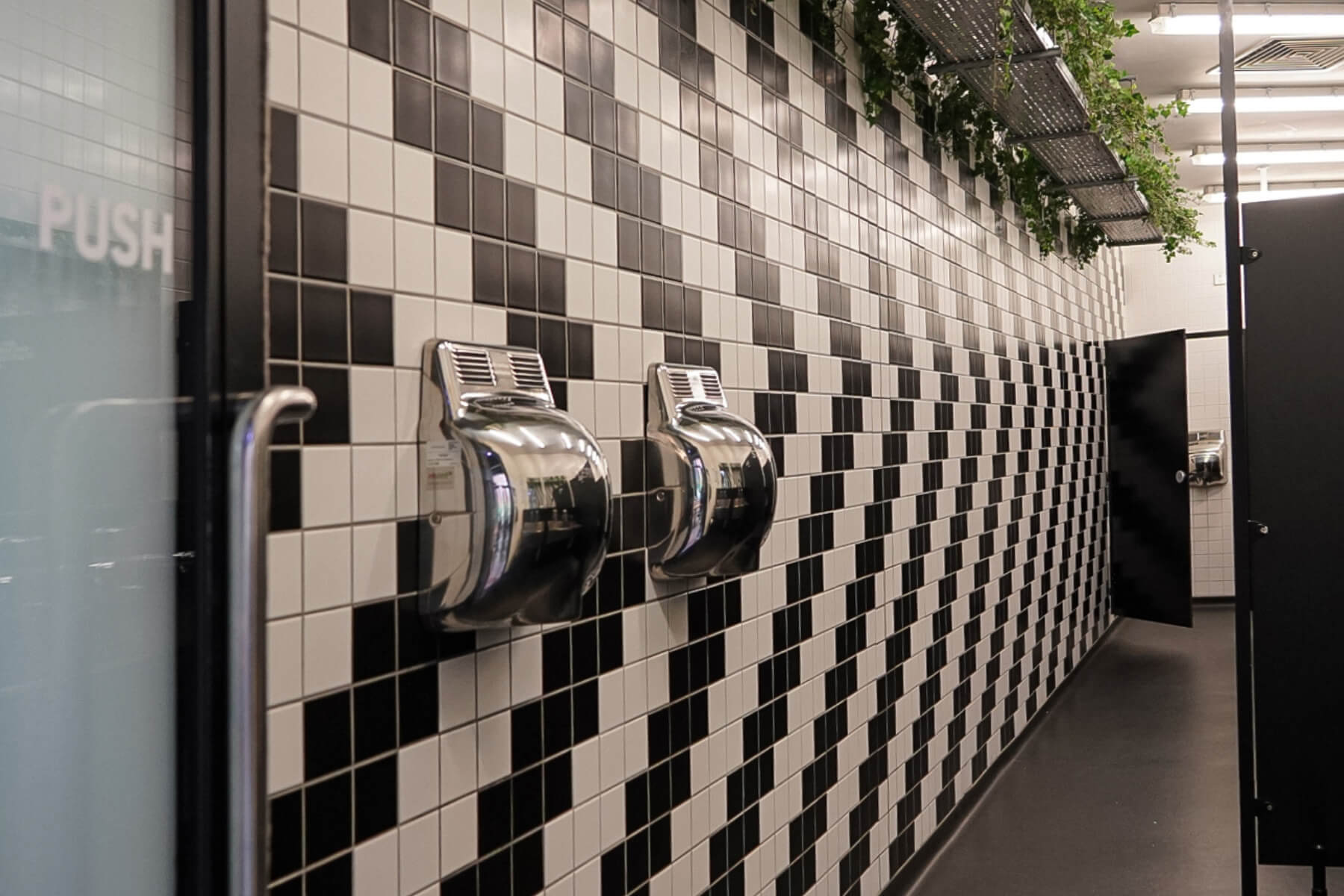 Blog Article Main Image: MEET 2025'S MUST-HAVE HAND DRYERS