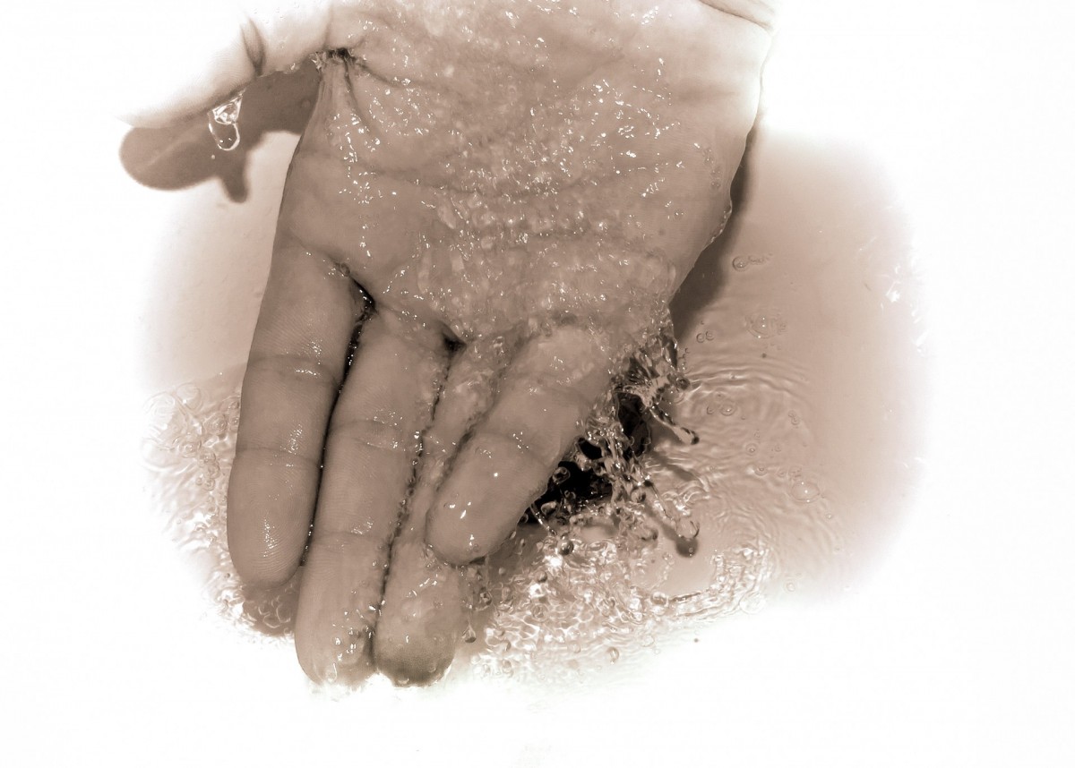 Hand Drying: The Right And Wrong Ways To Dry Your Hands